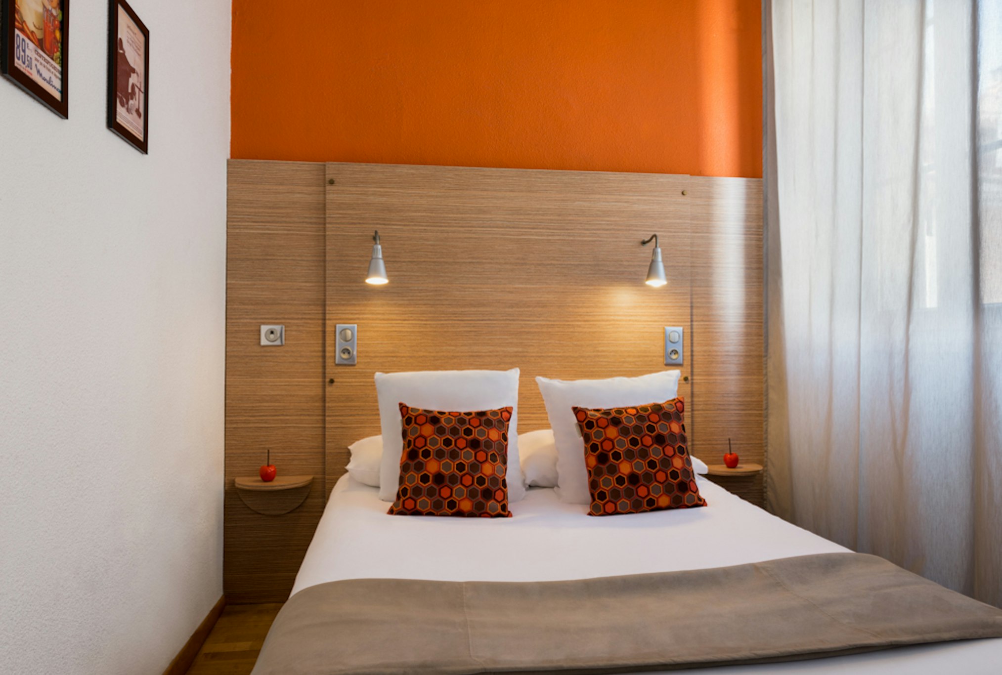 Hotel Edmond Rostand 8/45