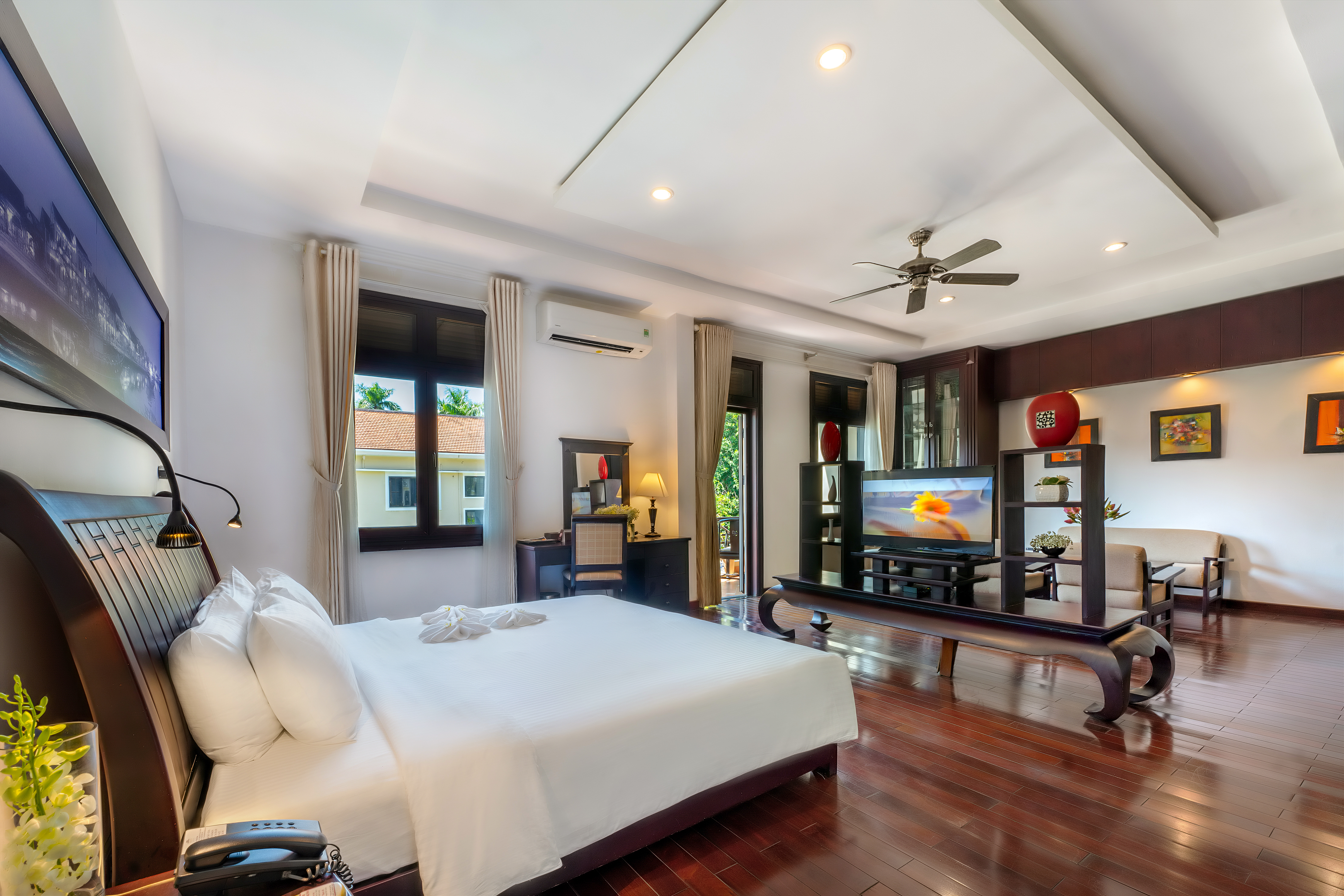Suite, King Bed