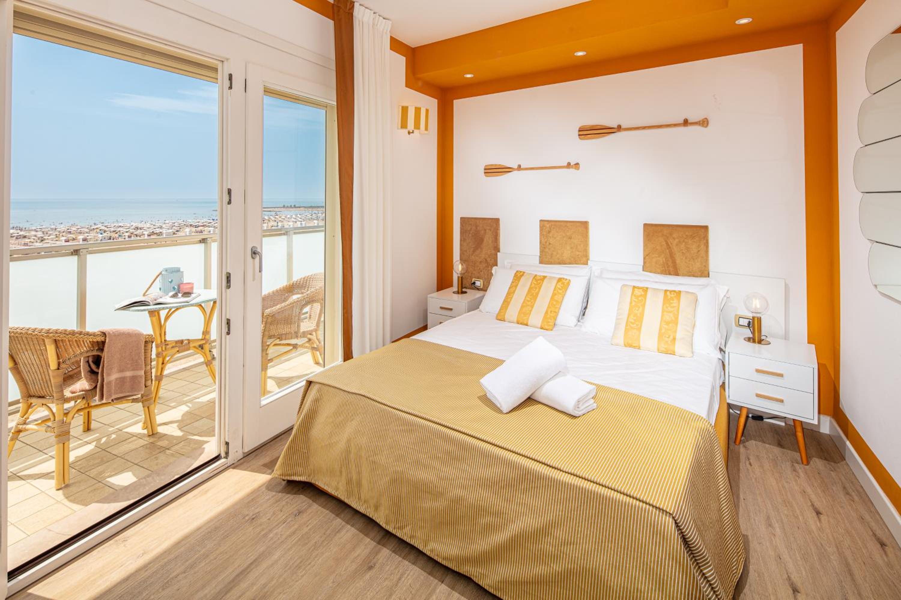 Comfort, Double or Twin Bed, Lateral Side Sea View, Balcony، Karinzia Hotel 3/4