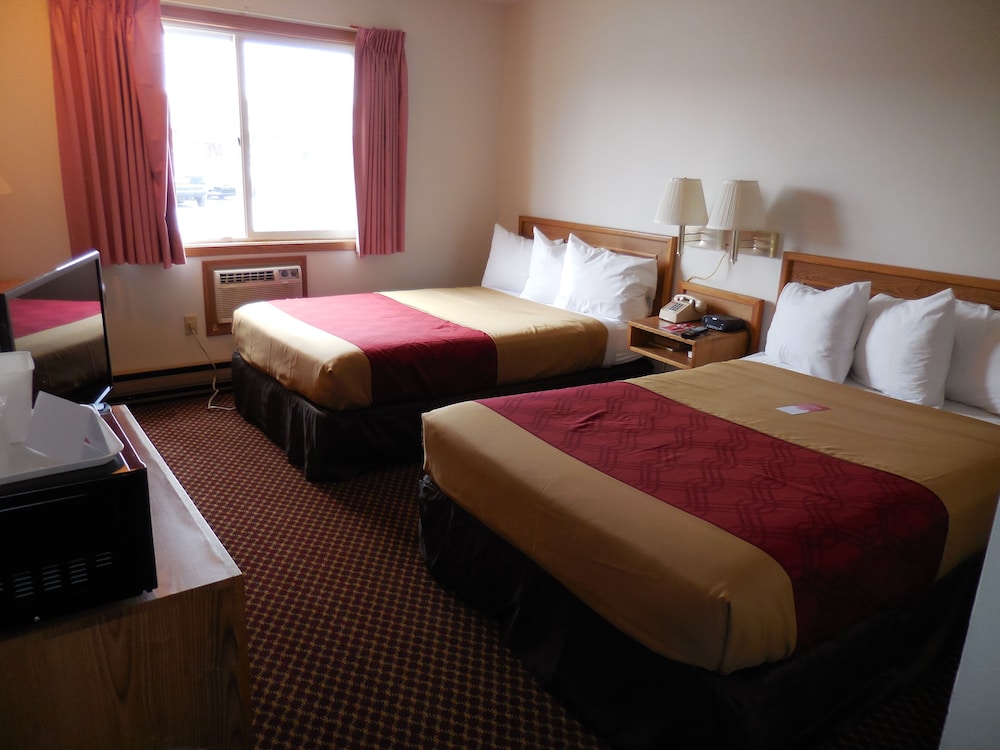 Travelodge by Wyndham Escanaba 11/46