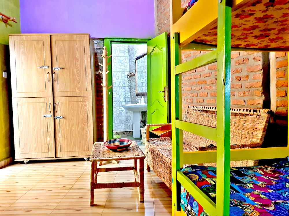 Yambi Guesthouse 24/50