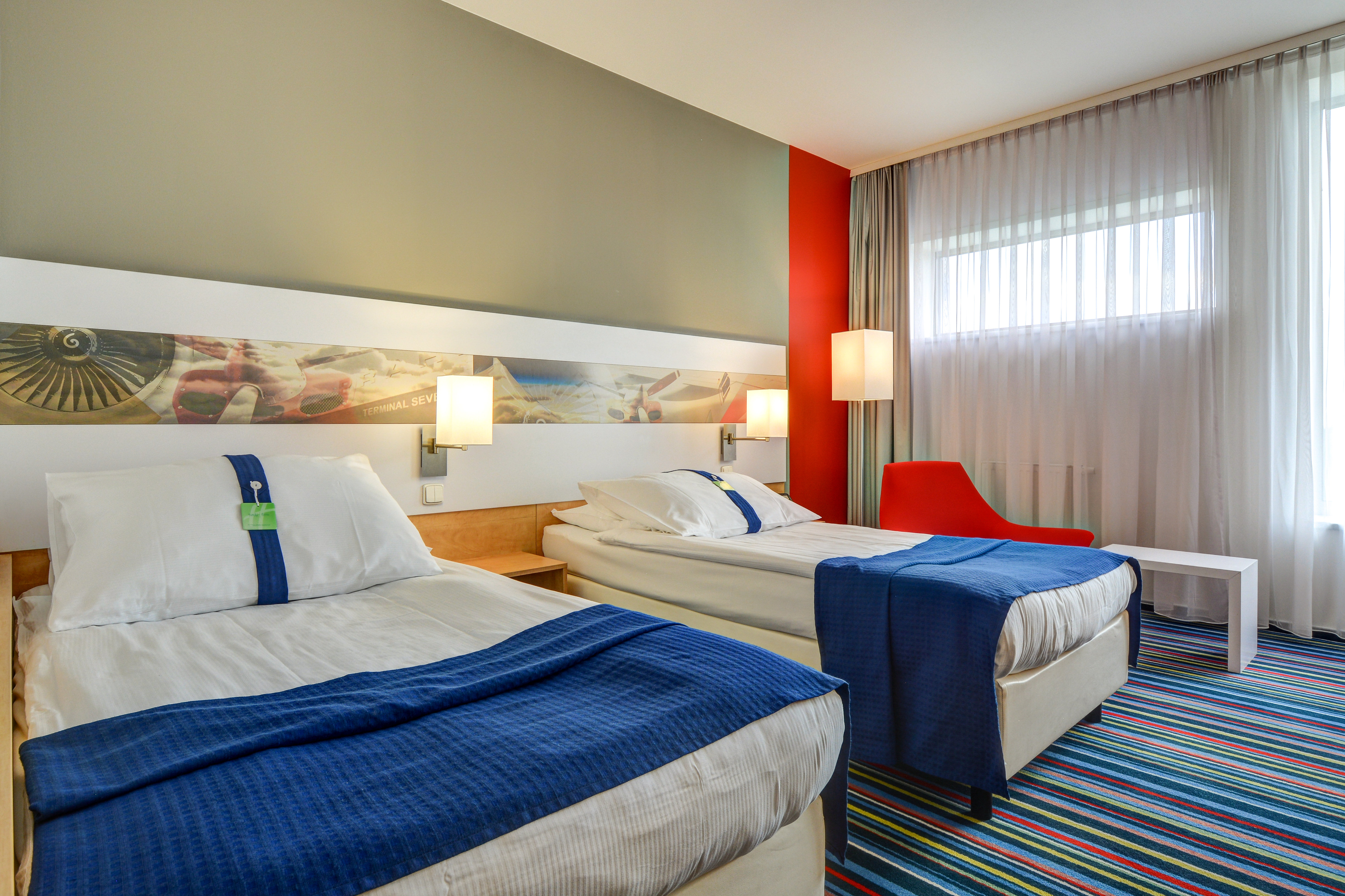 HOLIDAY INN PRAGUE AIRPORT 32/76