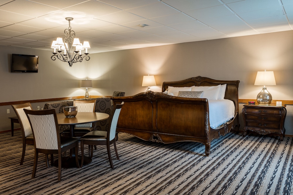 Colonial Hotel 42/63