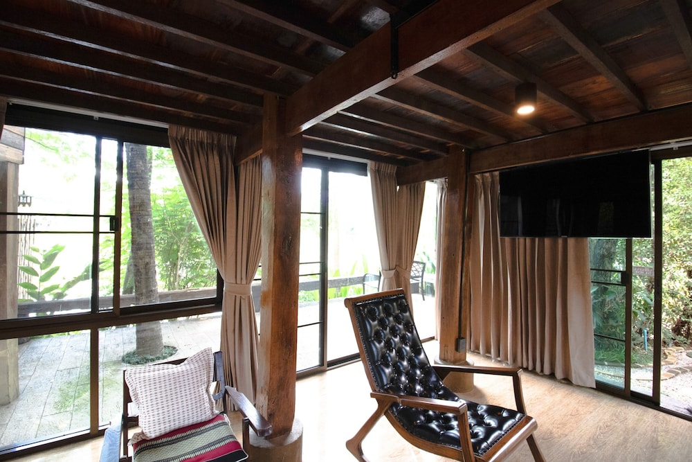 Royal Train Garden Resort 28/50