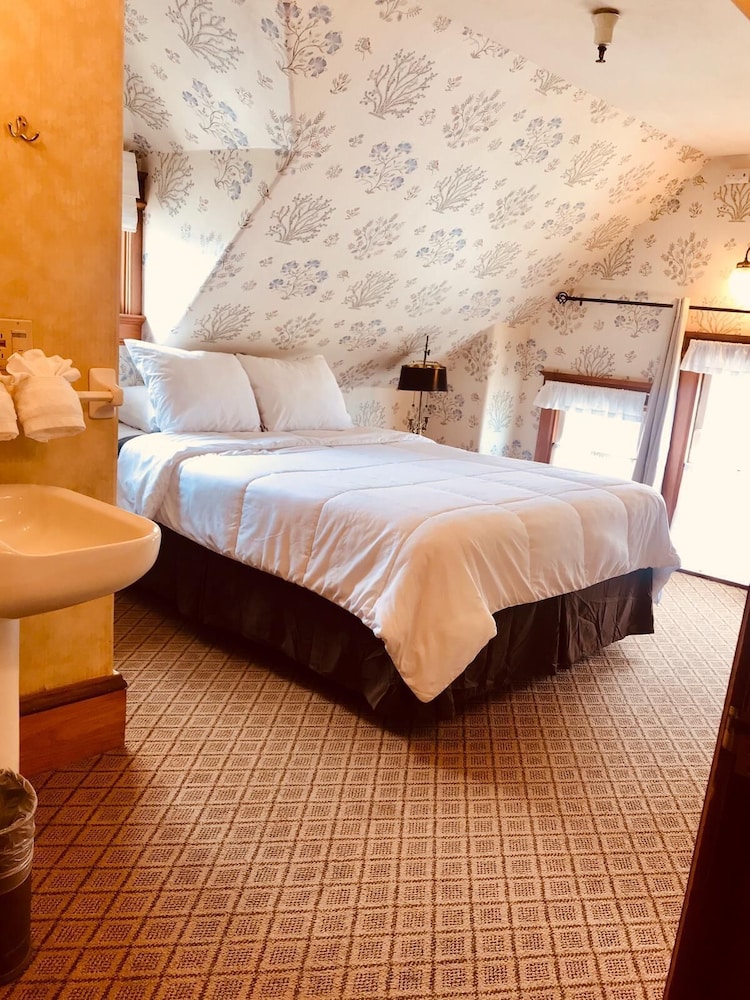 Pacific Grove Inn 52/79