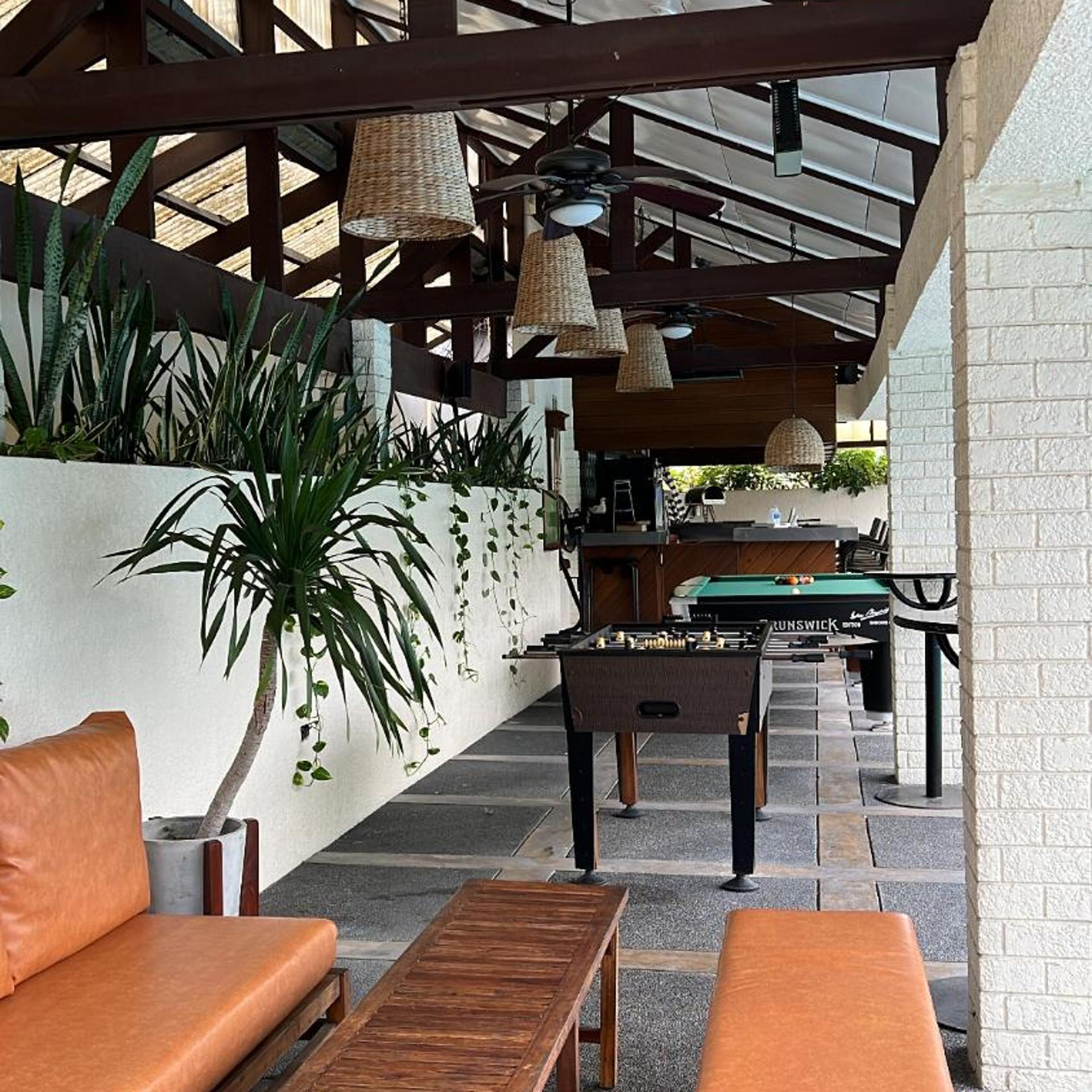 Oasis Hotel 35/39