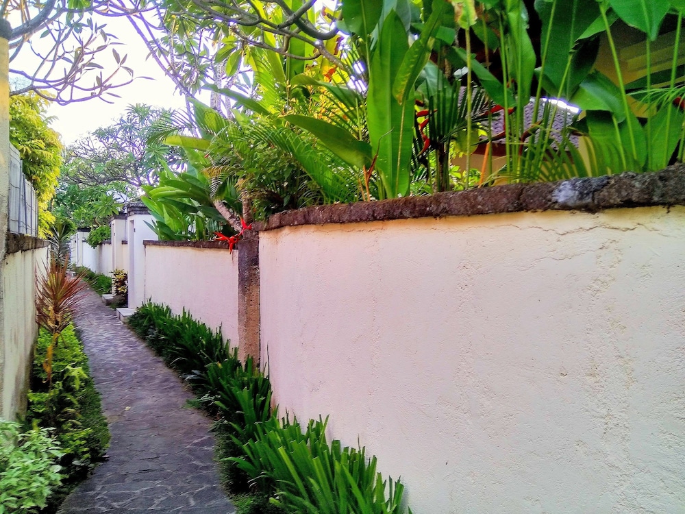 Nipuri Hotel 48/71