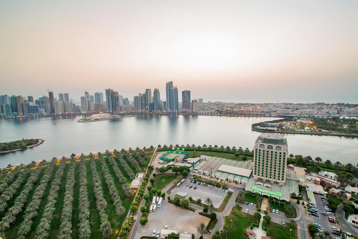 Hotel Holiday International Sharjah 25/25