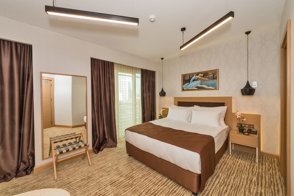 ECONOMY, DOUBLE OR TWIN BED, CITY VIEW