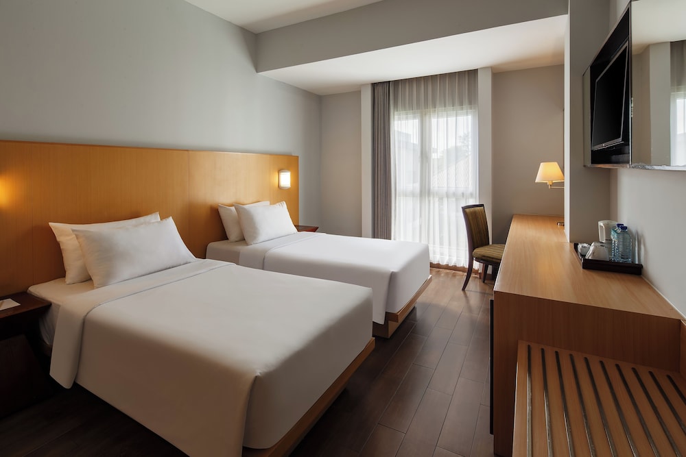 Hotel Santika Mataram 25/70