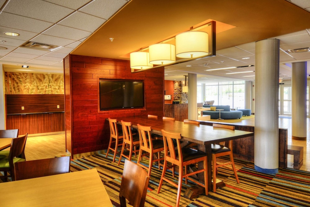 Fairfield Inn Suites By Marriott Princeton 37/46