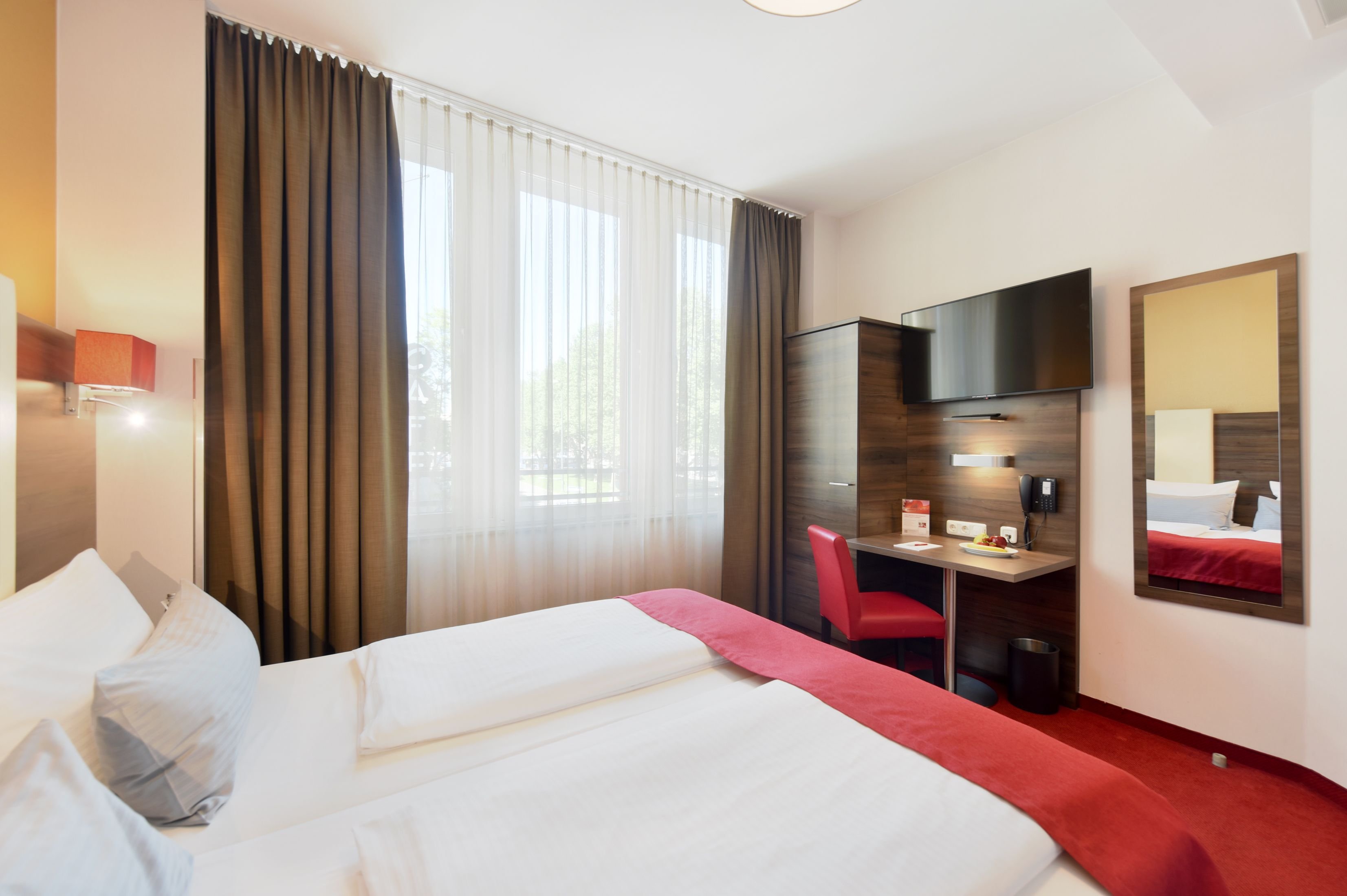 ROOM, SINGLE