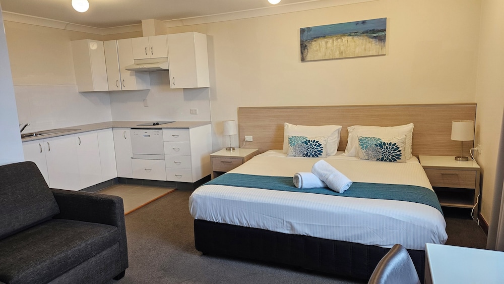 Family, Town House, King and Twin Beds, Sofa