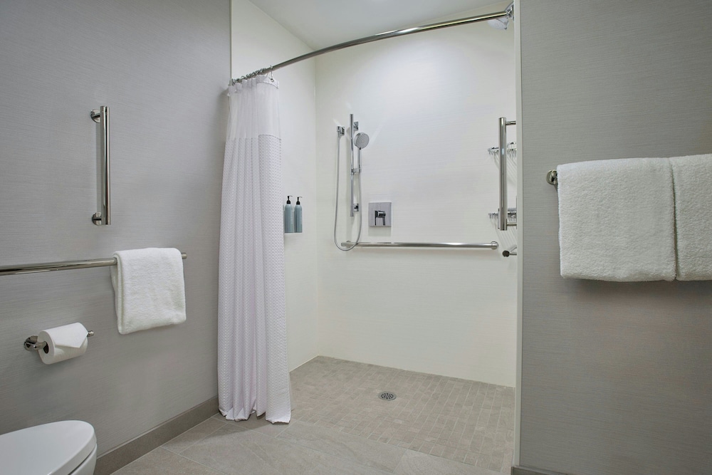 Courtyard By Marriott Wausau 41/44