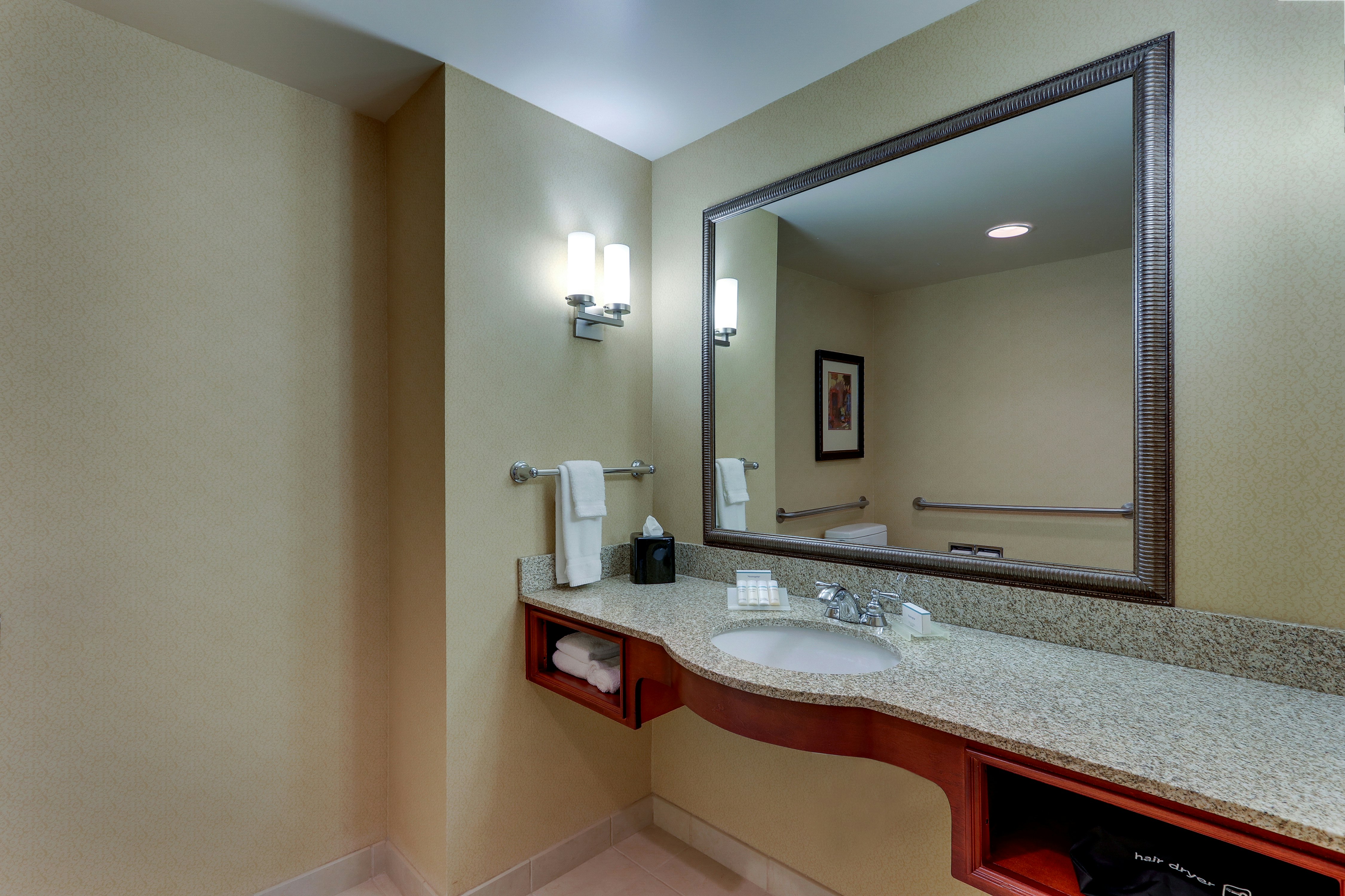 Hilton Garden Inn Indianapolis Airport 64/66