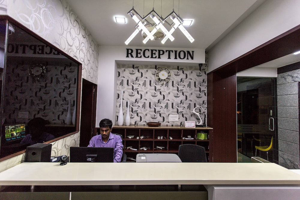 Rajmahal Inn 43/50