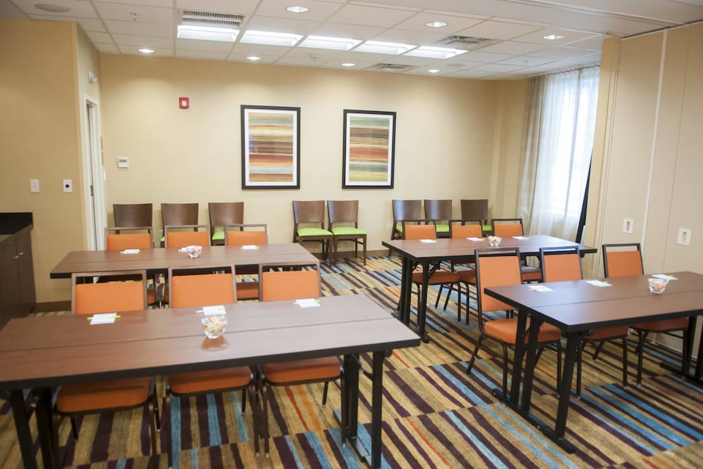 Fairfield Inn Suites Springfield Northampton Amherst 41/52