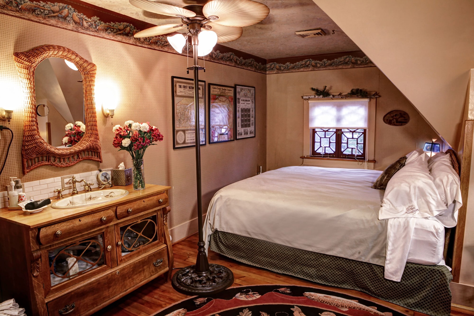 2 Bedrooms, Governor, Executive, Suite, Single, 1 King and 1 Single Beds, Private Bathroom, Pet Friendly