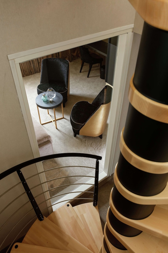 Niepce Paris Curio Collection By Hilton 22/39
