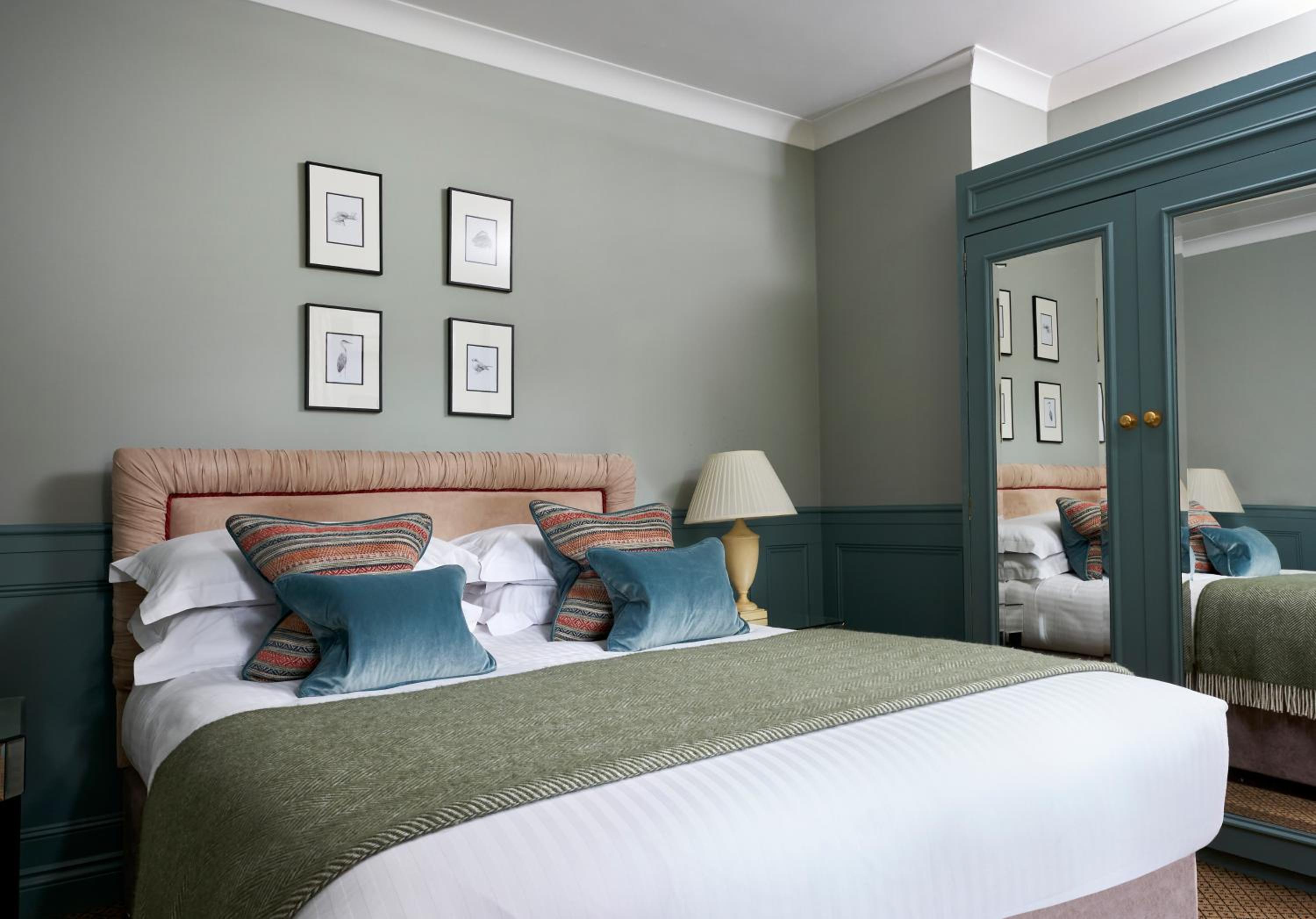 Manor, Traditional, King Bed