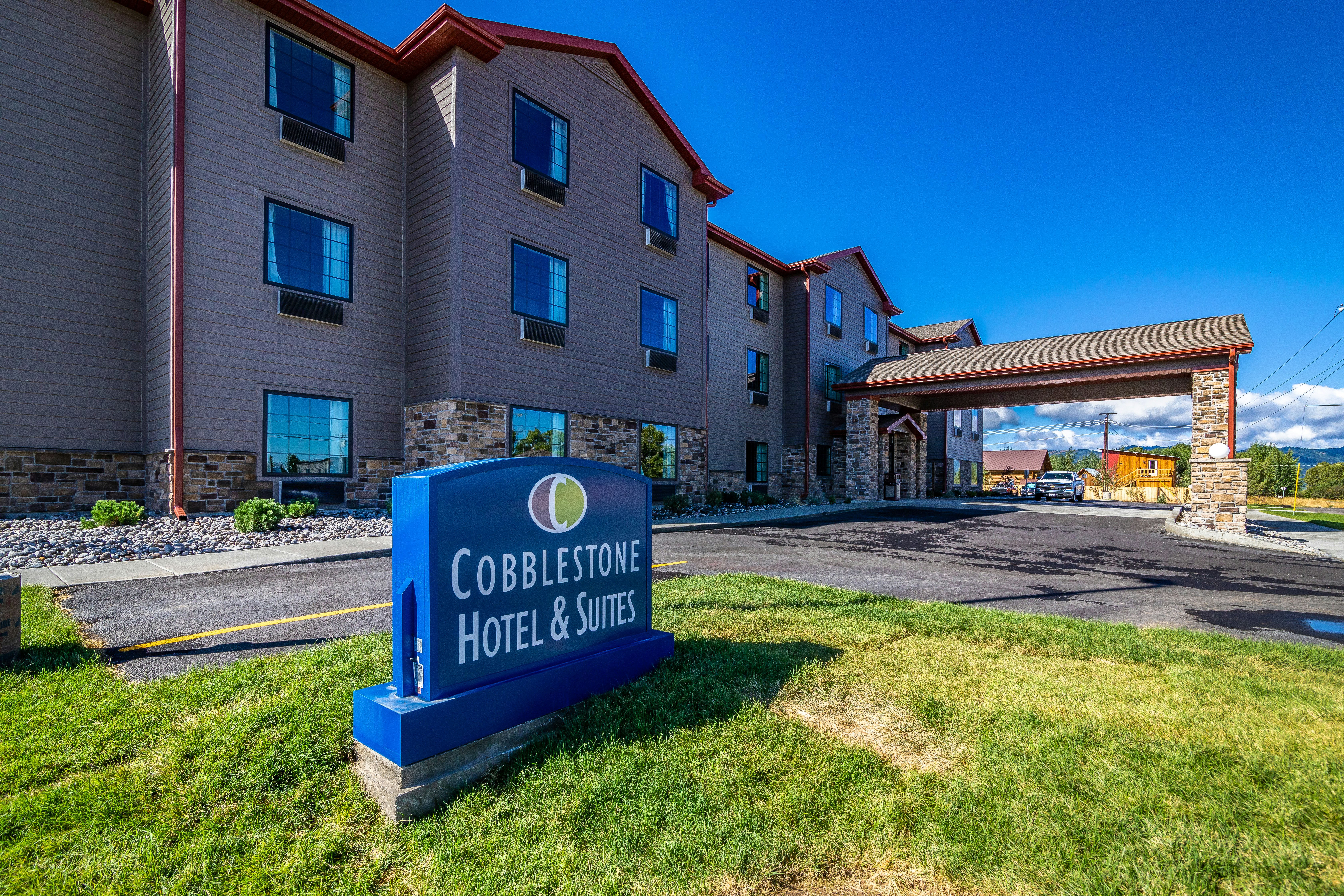 Cobblestone Hotel and Suites Victor 45/52