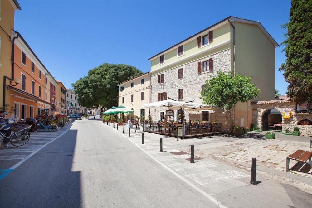 Rivalmare Boutique Hotel 38/50