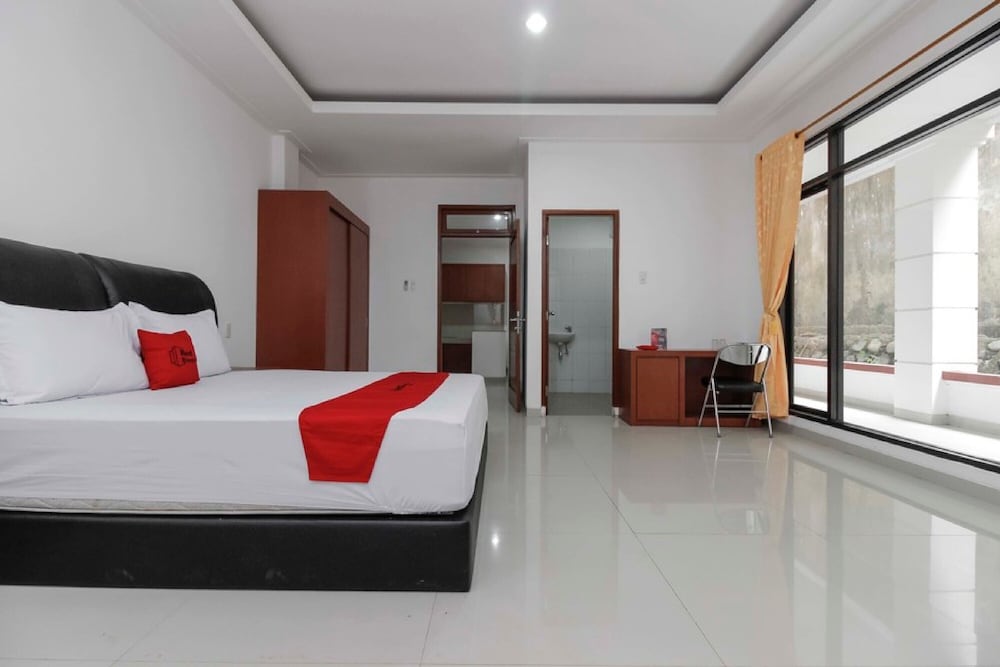 RedDoorz Premium @ Gandaria Jagakarsa 7/35