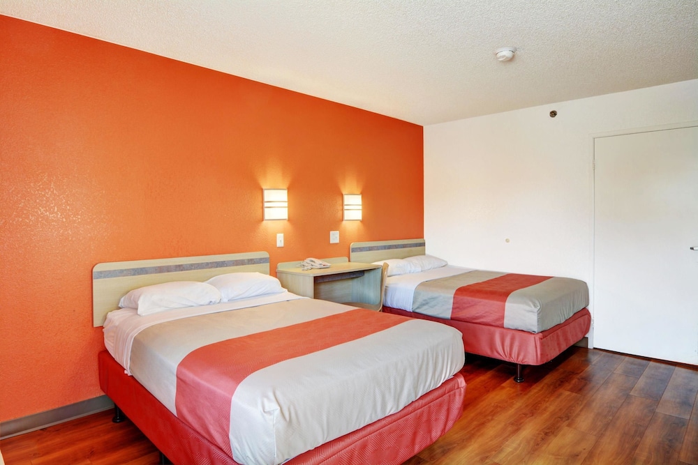 Motel6 Wethersfield, CT - Hartford 41/66