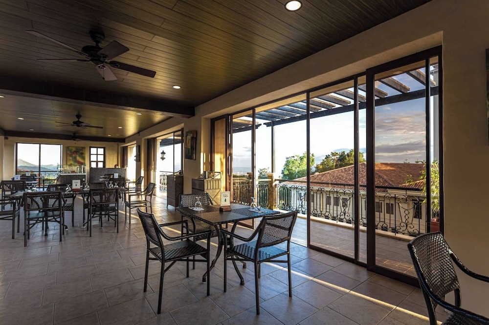 Splendido Tagaytay Hotel and Country Club 50/60