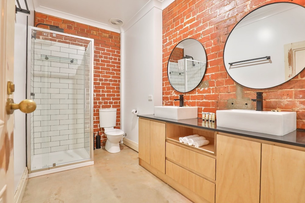INDULGE APARTMENTS - EIGHTH STREET 15/16