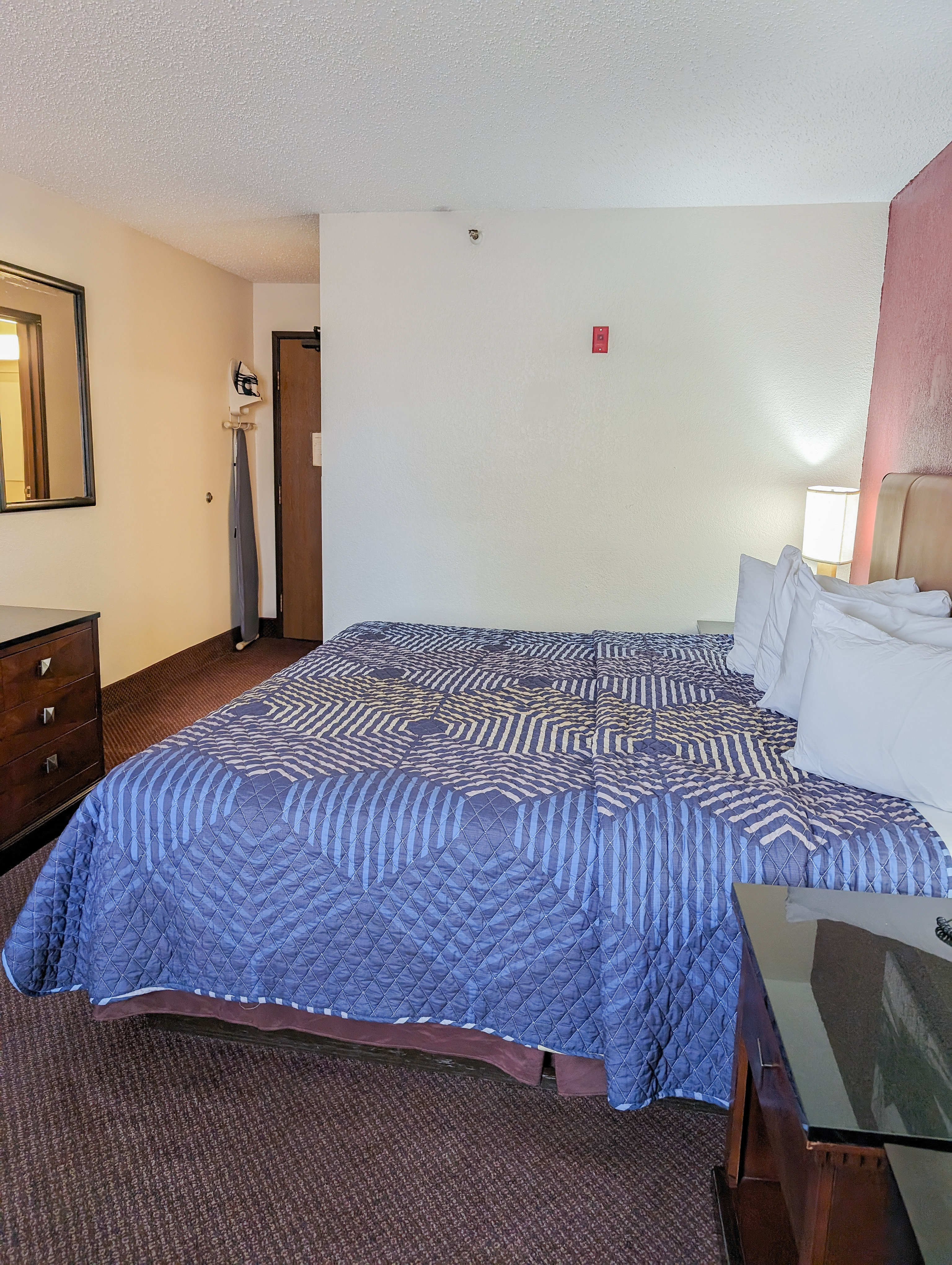 Super 8 By Wyndham Brattleboro 8/29