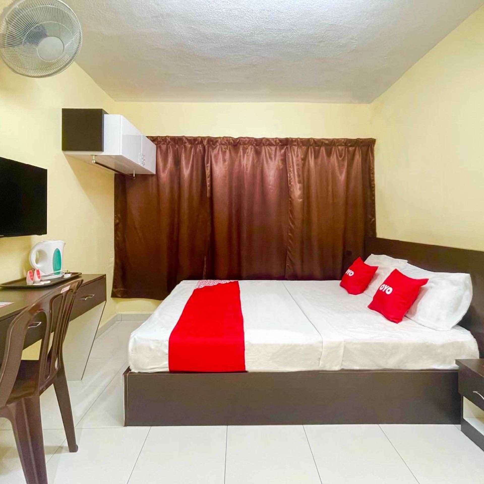 OYO 90369 Safari Hotel Lumut 13/25
