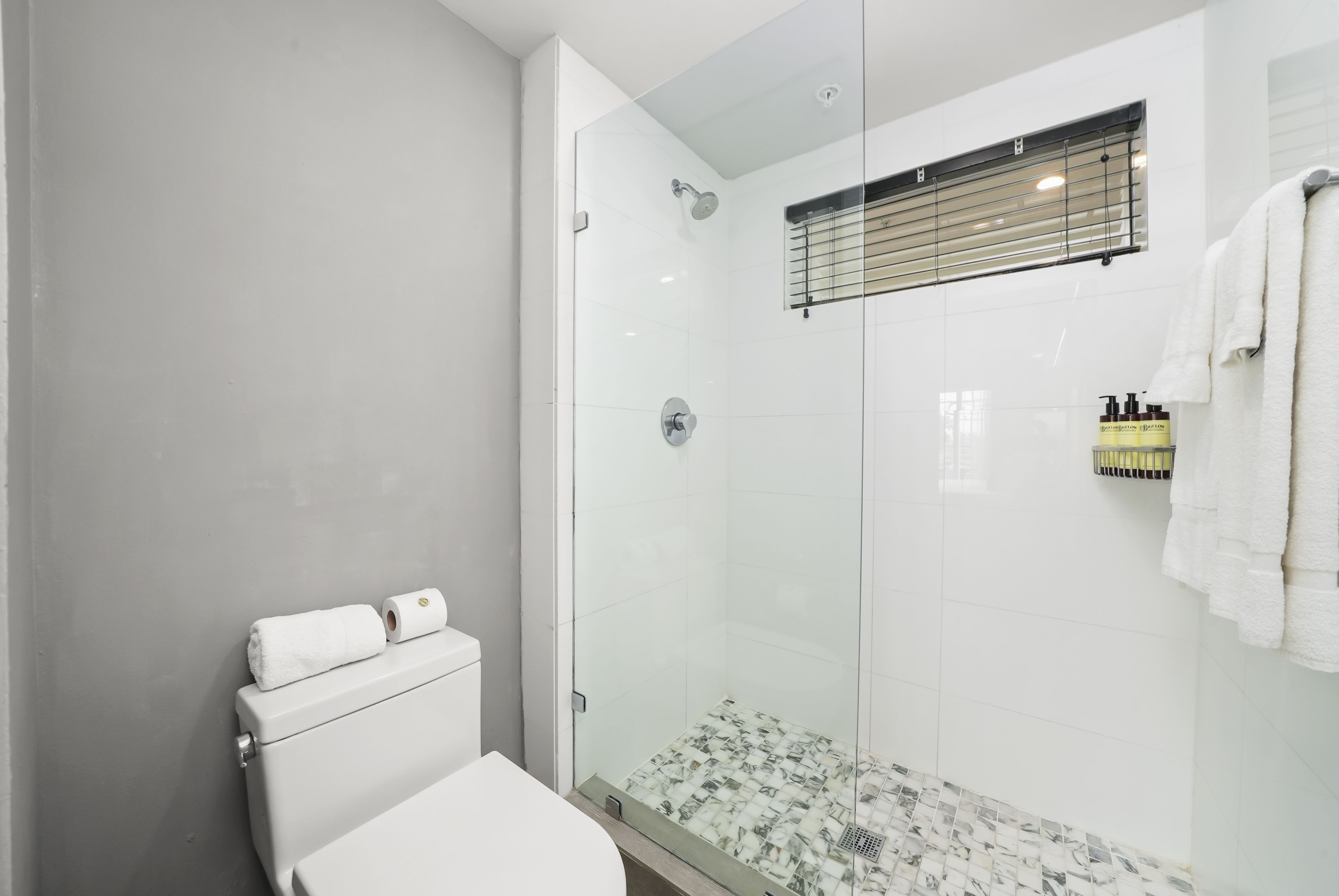 Room, King Bed, Balcony, Riviera Suites South Beach 10/10