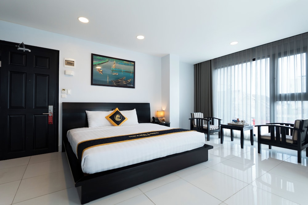 Hoang Long Hotel 11/50