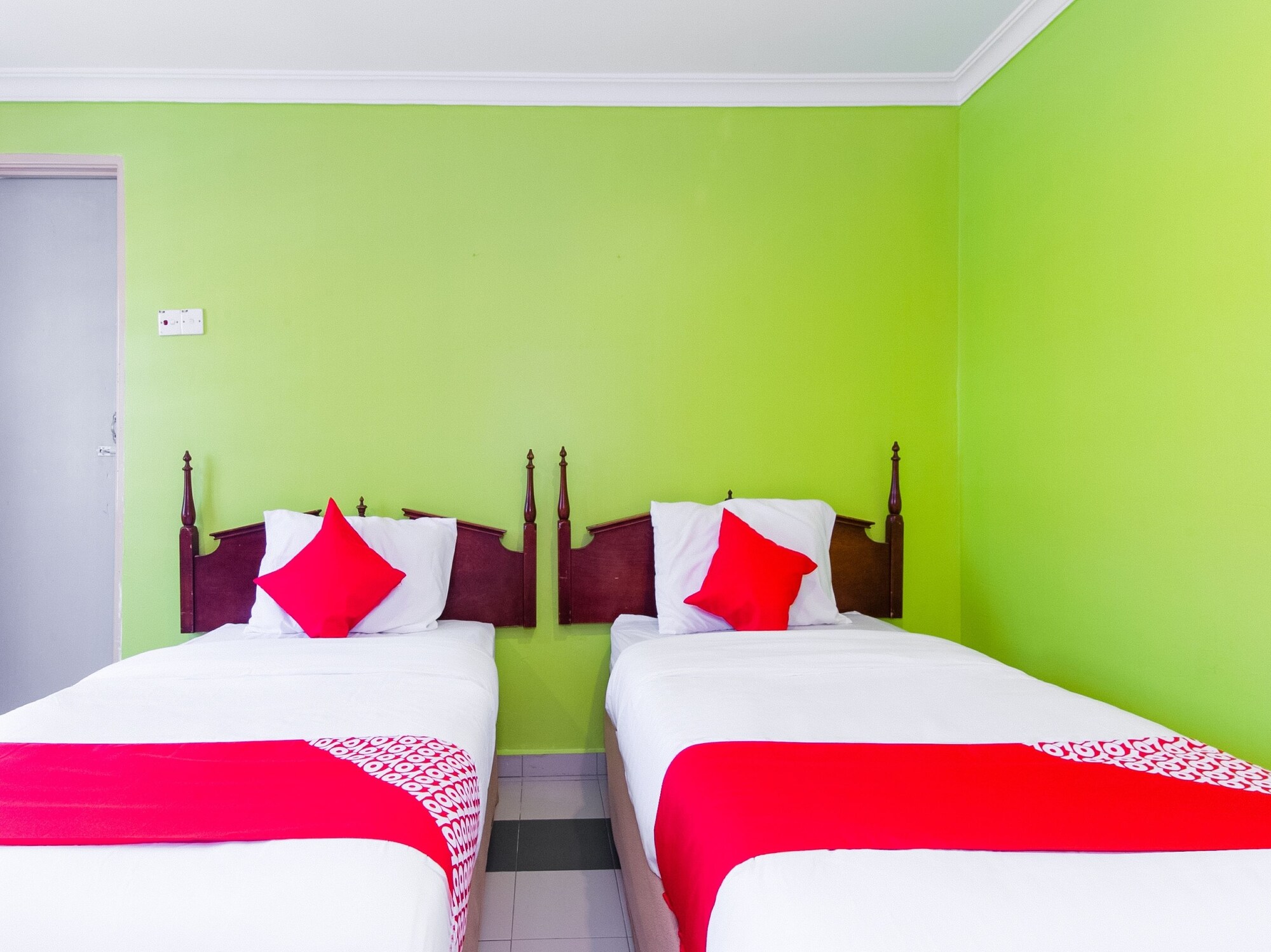 DELUXE, TWIN BEDS