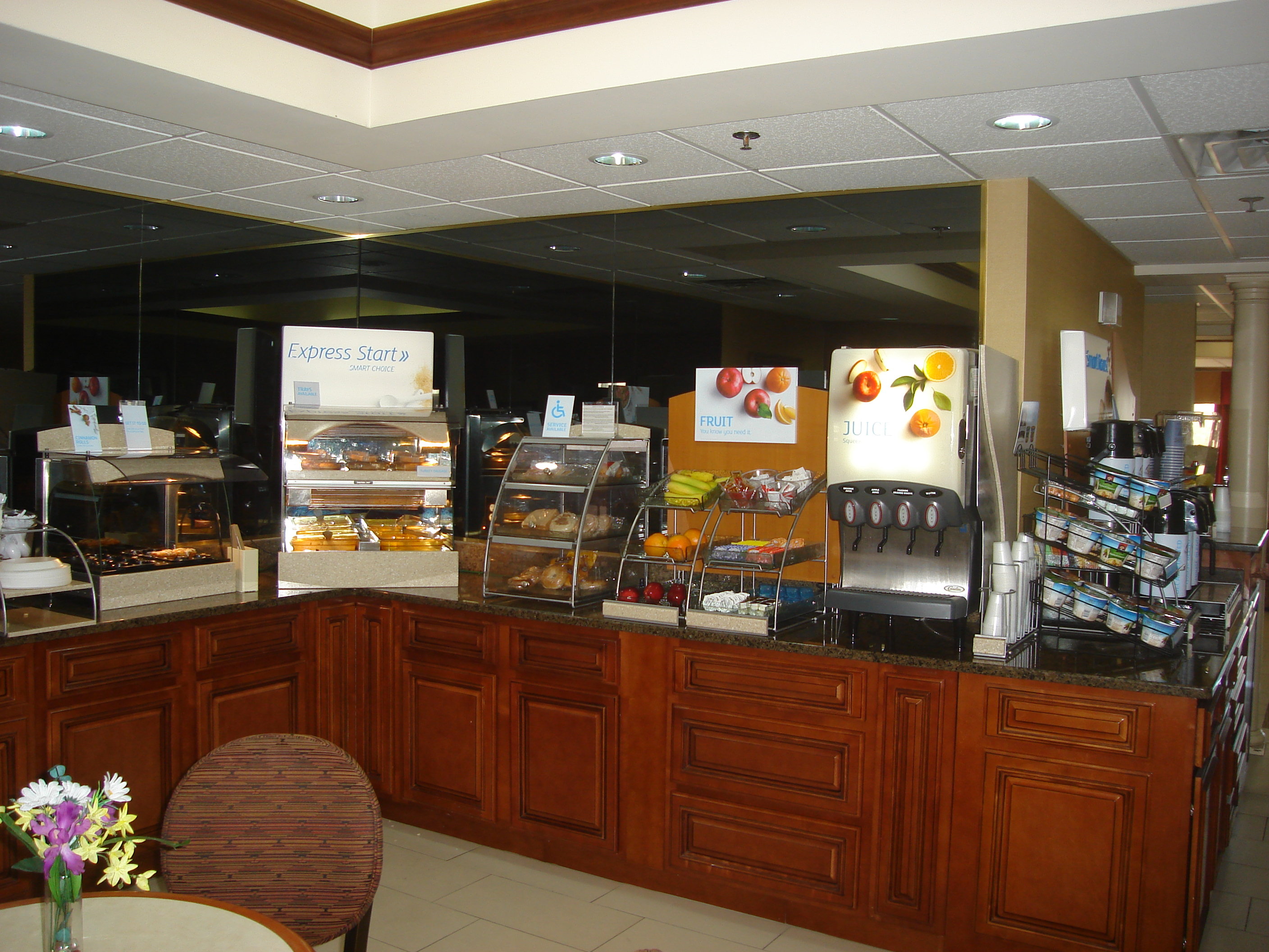 Holiday Inn Express Louisville Northeast 24/29