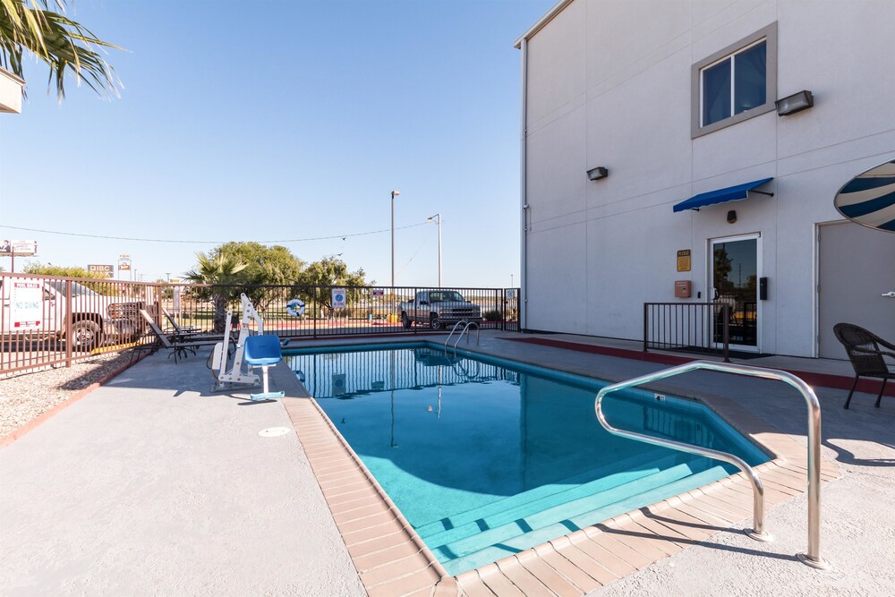 Motel6 Eagle Pass, TX - Lakeside 39/59