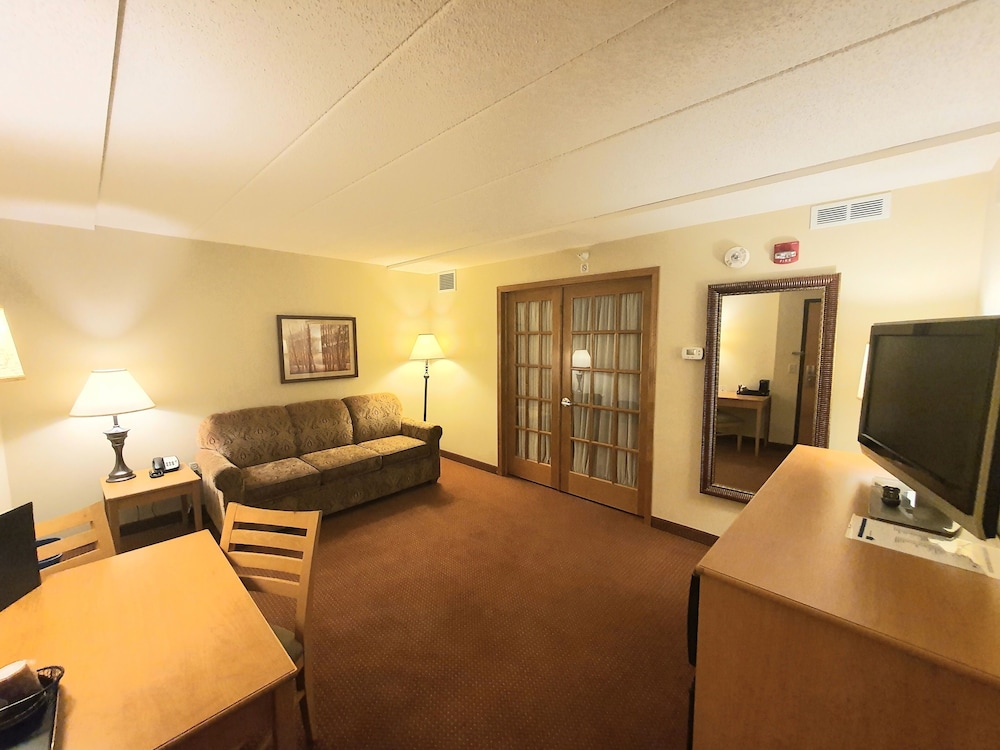 AmericInn by Wyndham Waconia 58/80
