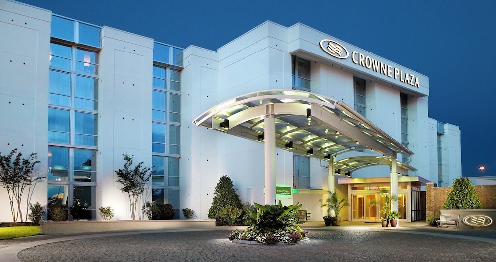 CROWNE PLAZA CHARLESTON AIRPORT CONV CTR 67/76