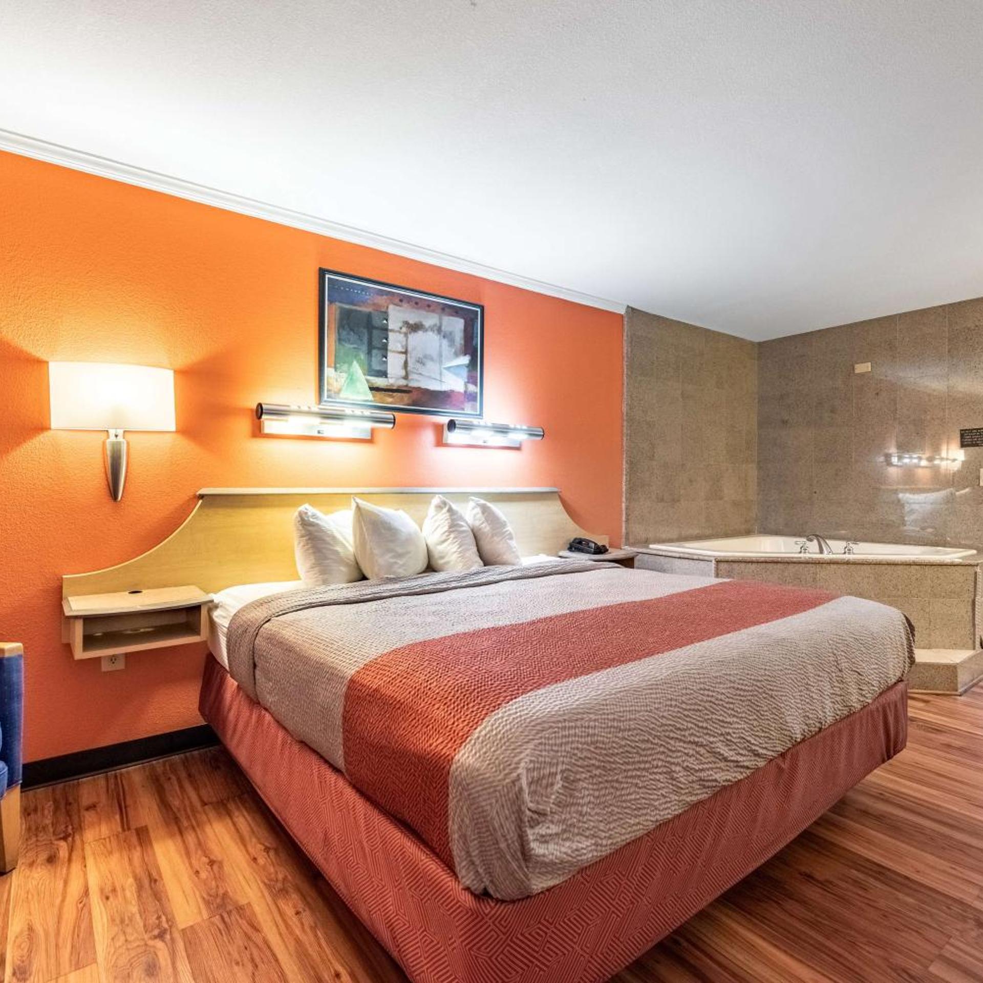 1 King Bed - Non-Smoking, Hot Tub
