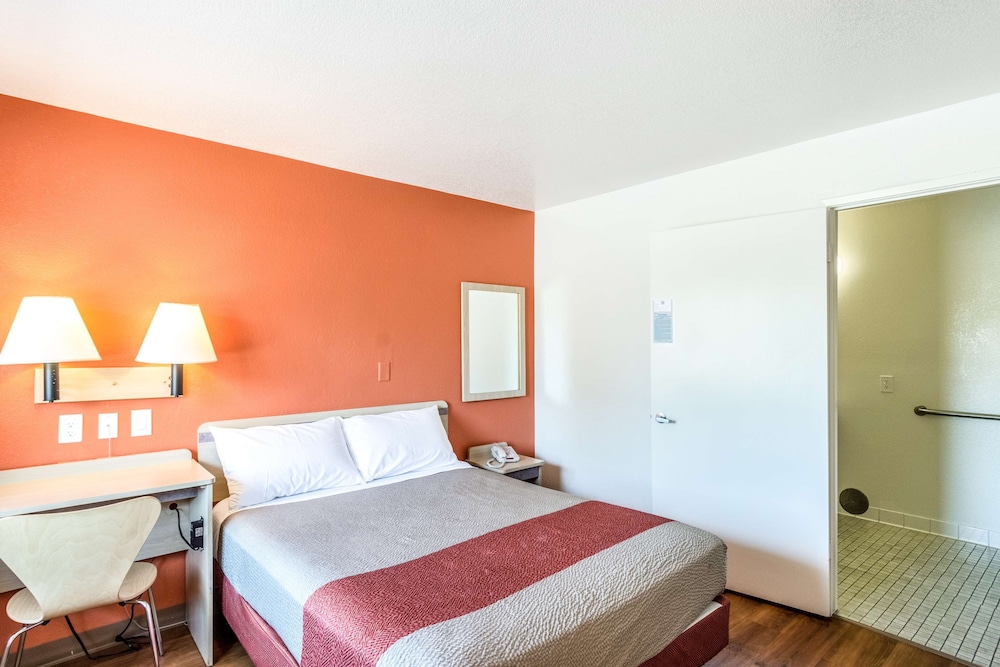 Motel6 Redding, CA - Central 20/47