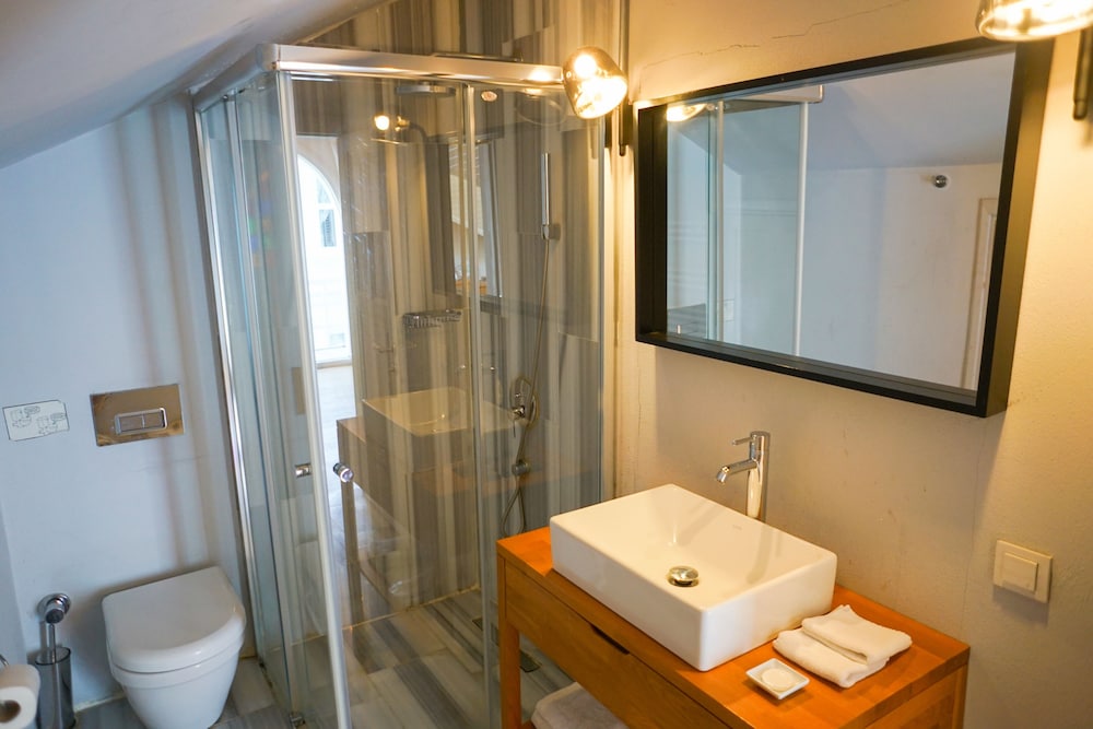 Serguzest Otel 71/72