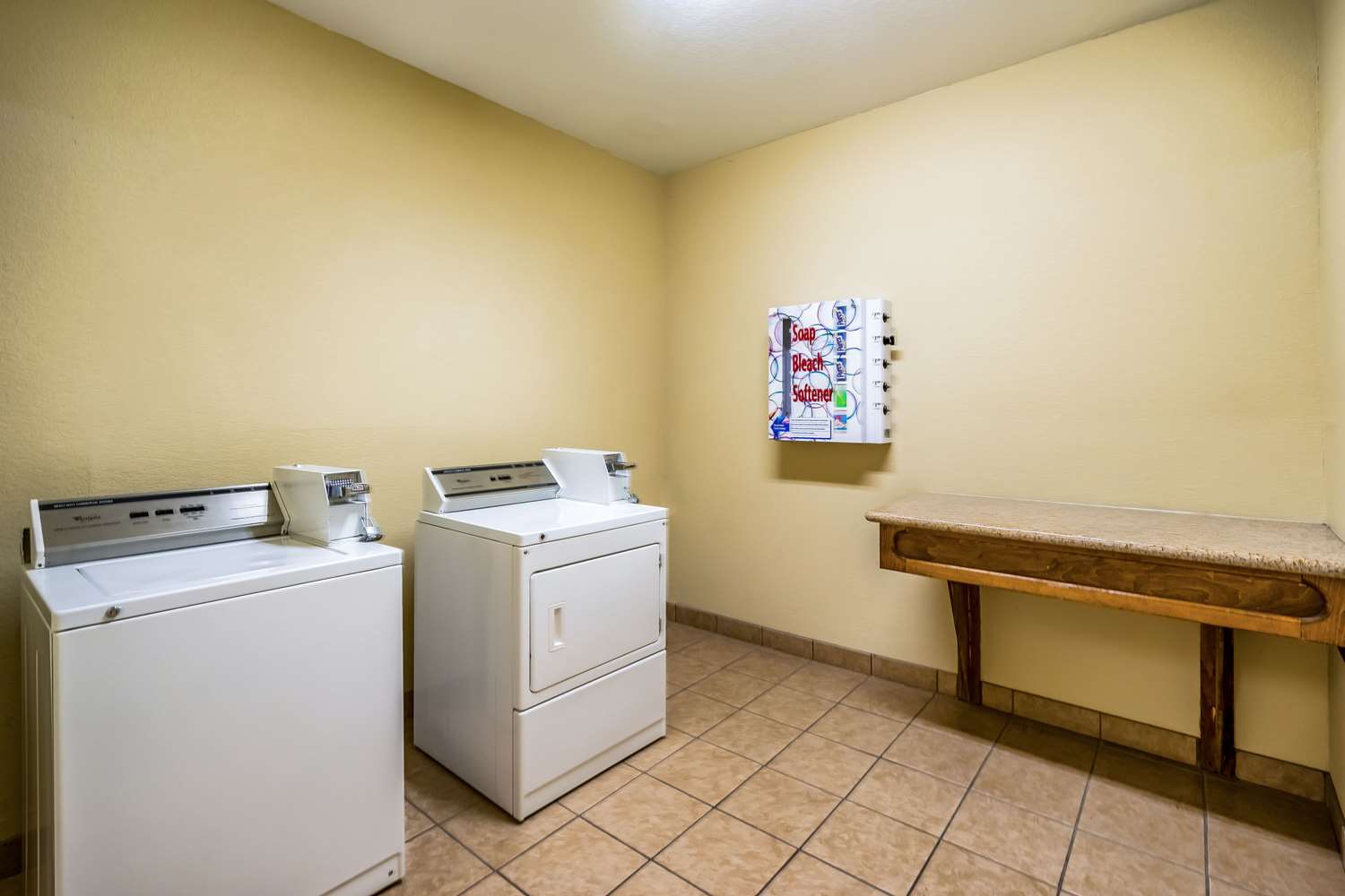 AmericInn by Wyndham New Braunfels 21/22