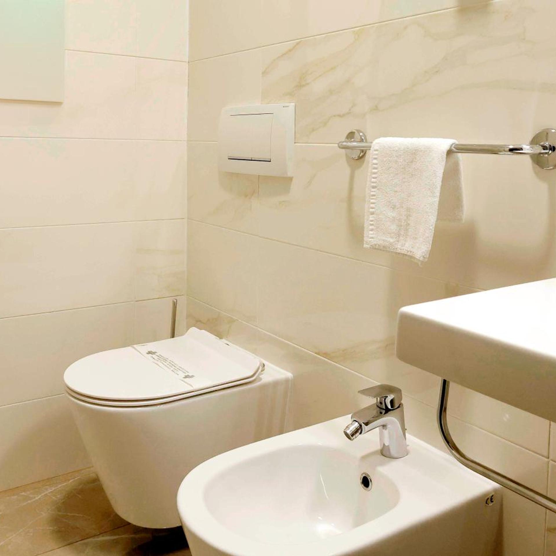غرفة رباعية، Dama Hotel 5/5
