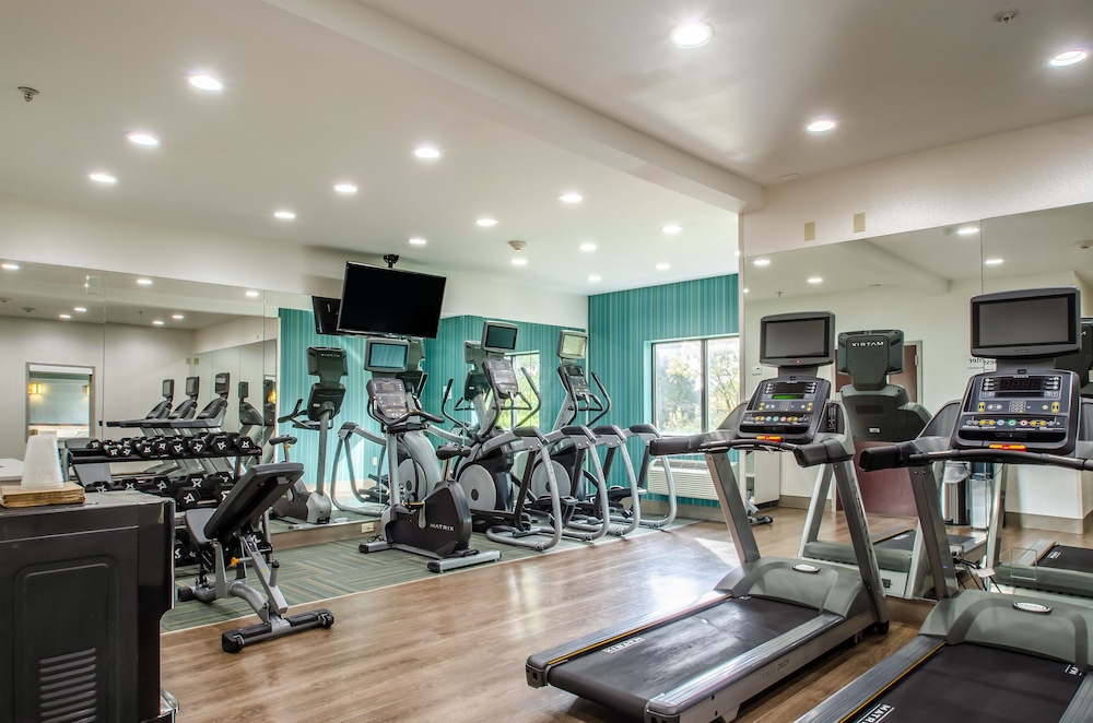Holiday Inn Express And Suites Olathe South 35/48