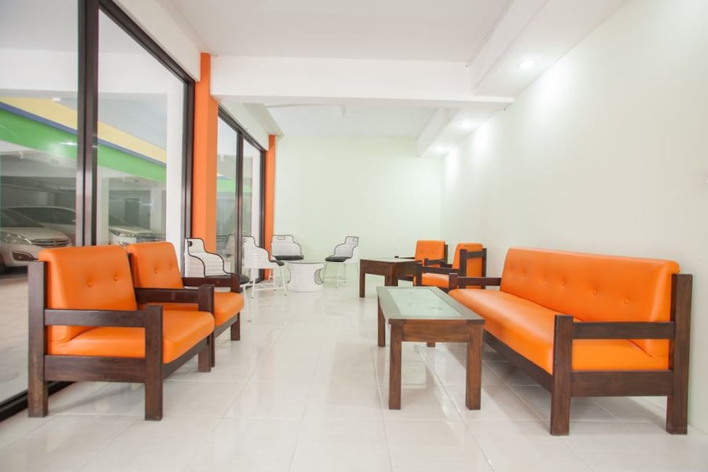 Reddoorz Near Petra University 2 31/34