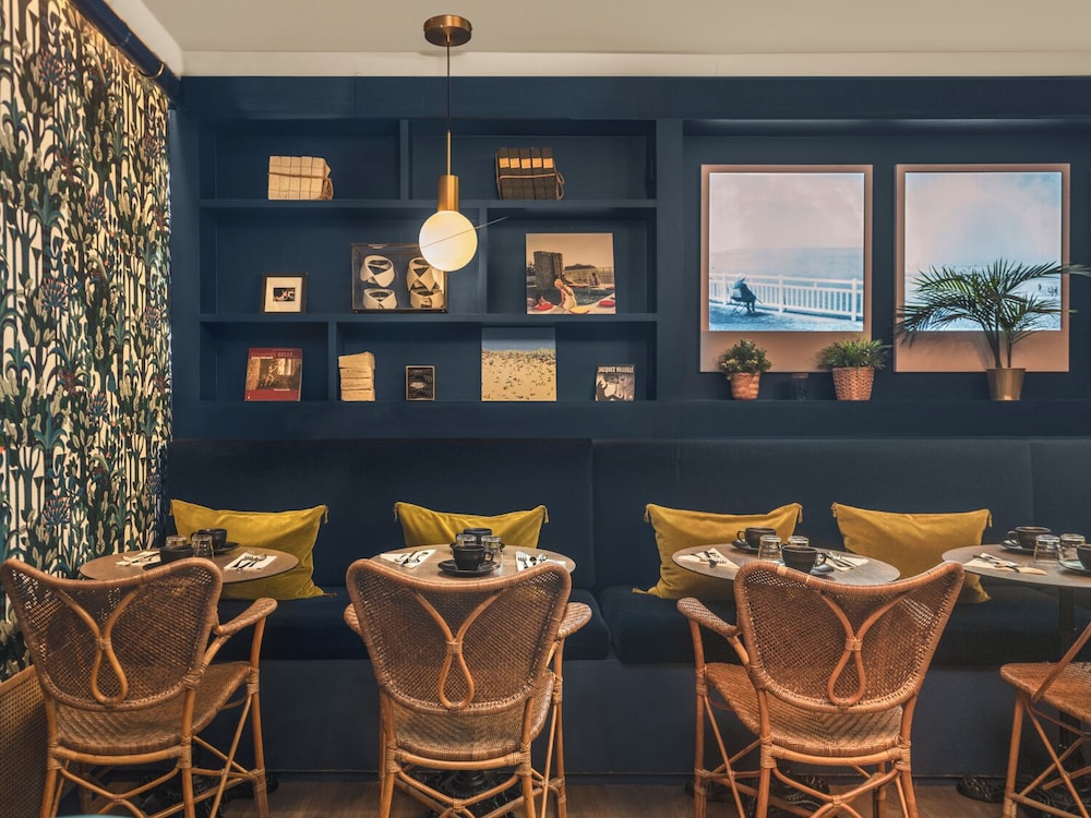 HANDSOME HOTEL BY ELEGANCIA 59/74