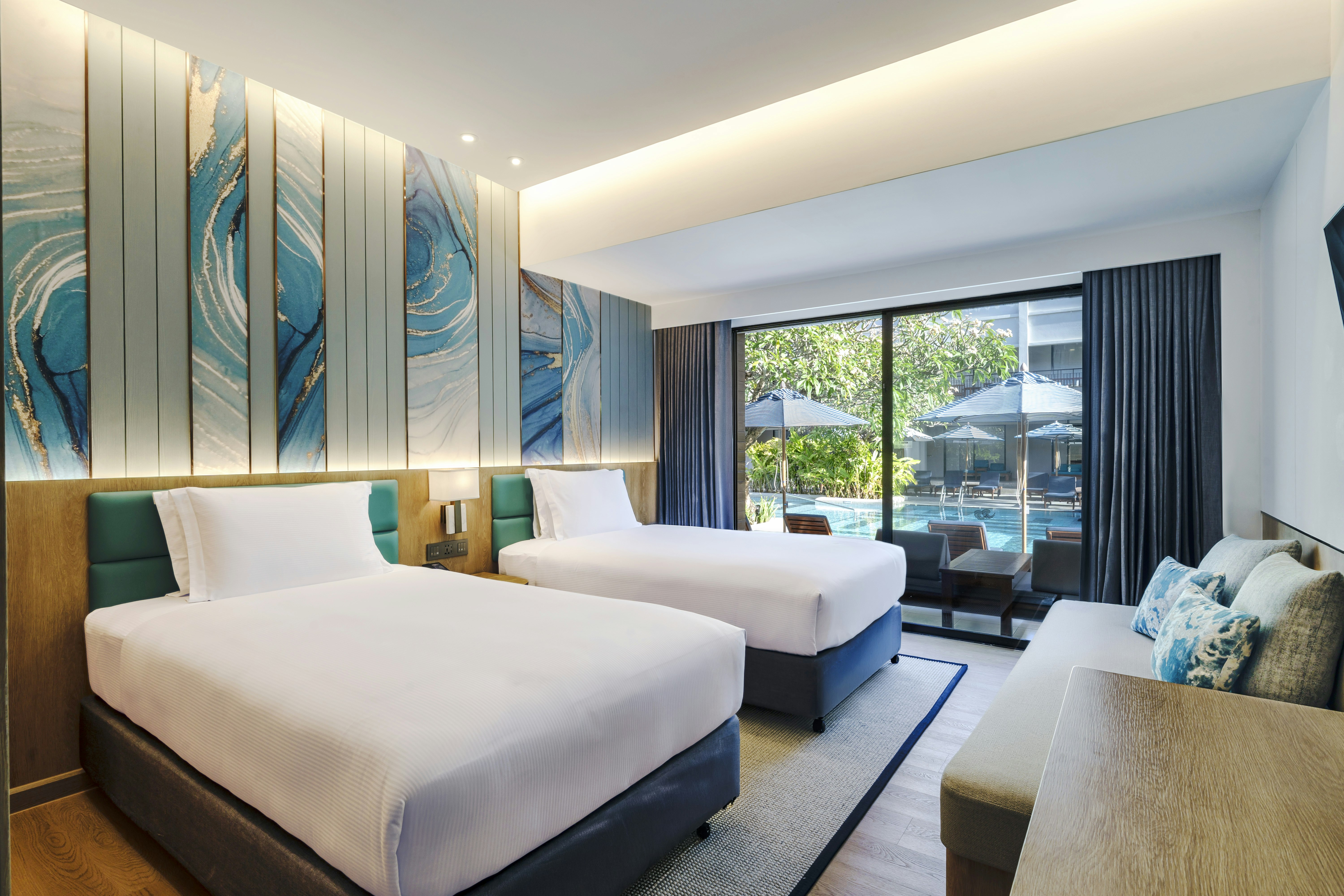 Deluxe, Twin Beds, Pool Side