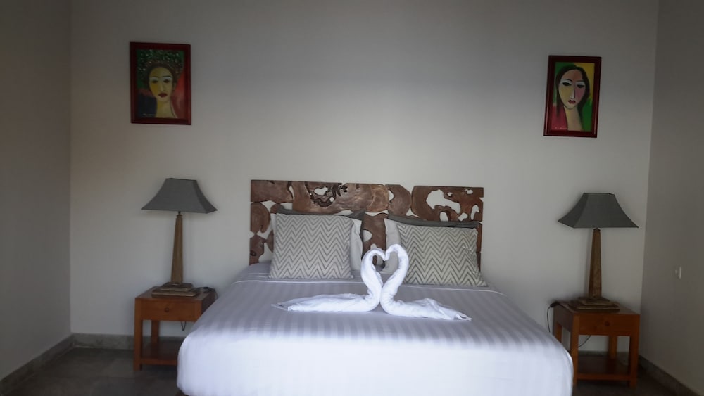 Amed Beach Villa 8/49