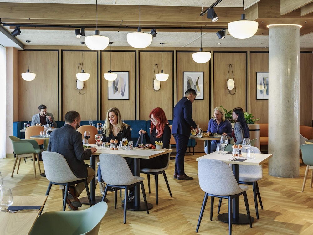 NOVOTEL CAMBRIDGE NORTH 54/70